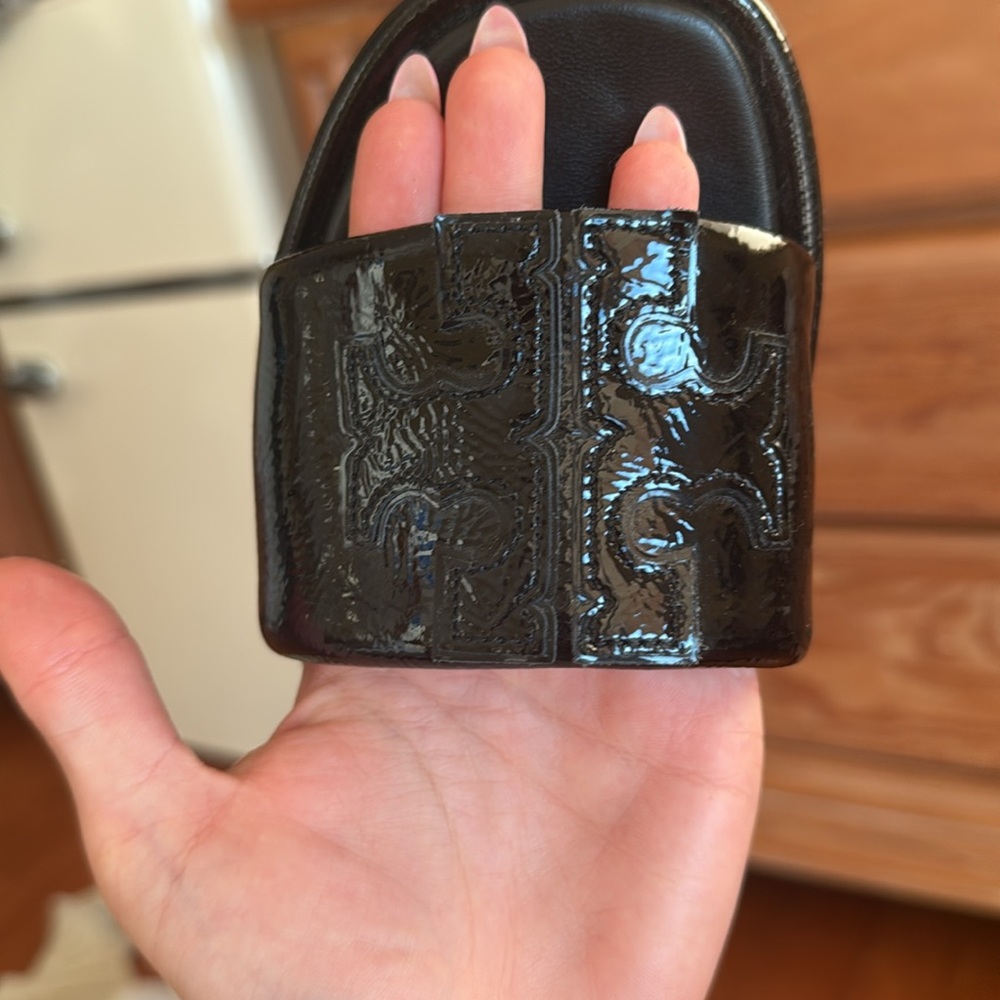 perfect condition only worn a handful of times black toriBurch slides size 6 1/2 - Picture 3 of 5